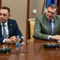 „Brate, dobrodošao u klub sankcionisanih, sada će ti biti lakše“: Dodik poručio Vulinu