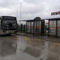 Prvi snimci saobraćajke u Nišu: Autobus udario auto koji je pokosio putnike na stanici: Povređeno pet osoba (foto,video)