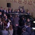 U ovom automobilu vrednom 700.000 dolara će se voziti kineski predsednik po Beogradu Izrađen od raketnog oklopa, otporan i na…