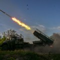 Direktan pogodak u metu: Rusi balističkom raketom uništili moćni ukrajinski lanser, vatra i dim kuljaju iz skladišta…