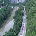 Vozači na ivici živaca zbog radova u Ovčarsko-kablarskoj klisuri: Kolone dugačke više od pet kilometara