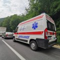 Stravična nesreća kod srbobrana: Automobil smrskan, jedna osoba hitno prevezena u bolnicu (foto)