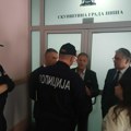 Balon sa porukom "sedi 1" Igoru Novakoviću u Skupštini Niša, došla policija