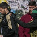 Hamas oslobodio još jednu grupu talaca Izraelca naterali da drži jezivu poruku! (video)