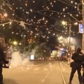 Bačena pirotehnika i suzavac u centru Beograda, poletele kamenice, građani se povukli (BLOG)