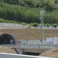 Mesec i po dana od spektakularnog otvaranja deonice auto-puta, počelo zatvaranje tunela Laz: Niko ne zna šta se radi