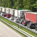 На Батровцима вишесатна чекања за теретна возила на излазу из Србије