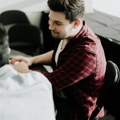 Zašto mladi sve više kasne sa osamostaljivanjem u EU? Kod roditelja najduže ostaju "komšije"