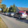 VIDEO: Zrenjaninci, Vrščani i Kikinđani u koloni krenuli na veliki komemorativni skup