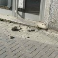 Obrušio se deo fasade u pešačkoj zoni u Kragujevcu