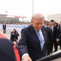 "Ništa iz Kine ne sme u avion!" Nezapamćena scena pred poletanje Trampa iz Pekinga: Američko osoblje sve bacilo u kantu
