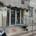 Prvi snimci nakon urušavanja balkona u školi: Lokva krvi, na licu mesta hitne službe, deca pojurila napolje da pomognu…