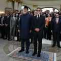 Makron ponovo nosio naočare za sunce: Francuski predsednik dočekao omanskog sultana u Jelisejskoj palati