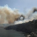 Tri pešadijske jedinice i 38 vatrogasaca gase požar u regionu Zapadne Atike