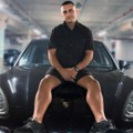 "Kad se opanak popapuči" Dok se svi pitaju da li će raskinuti sa Teodorom, Bebica pokazao novi luks auto - sedi na haubi, a…