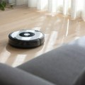 Muškarac pomoću robot-usisivača uhvatio ženu u preljubi, pa završio u zatvoru: Ovakav obrt niko nije očekivao