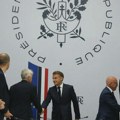 Makron optužio Rusiju da je izvela hibridne napade na Francusku