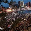 (Foto) Kolone studenata i građana na Slaviji, očekuje se obraćanje govornika na završnom skupu Studentske liste