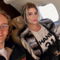 Stigle fotografije sa letovanja: Kristina Mitrović i njen dečko milijarder uskladili outfite, svi gledaju šta im je ovo na…