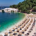 Na ovoj plaži dan košta 500 evra! Suncobran i dve ležaljke 50 evra, ručak 150: Evo kako pravdaju paprene cene