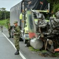 Колумбијски полицајци запленили 7,3 милиона галона сирове нафте у рацијама на илегалне рафинерије