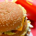 Mekdonalds će početi da prodaje veće hamburgere: Menja poslovnu politiku nakon 84 godine
