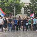 Bura u Podgorici! Veliki protest ispred Vlade zbog glasanja Crne Gore o Rezoluciji o Srebrenici, okupljeni besni (foto)