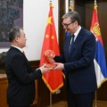 "Kina je jedan od najvažnijih partnera Srbije!" Vučić razgovarao sa ambasadorom Li Mingom, dobio i poklon