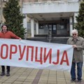 Kragujevčani protestuju ispred Elektrodistribucije i JKP „Vodovod i kanalizacija“