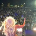 Karleuša se "slomila" na bini Završila u suzama zbog ovog prizora, ponovo oborila sve rekord posećenosti (video)