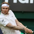 Napravio senzaciju godine i pobedio Janika Sinera, sada se plasirao u polufinale Halea