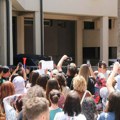 Građani i studenti blokirali Osnovni sud u Novom Pazaru