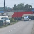 Strašna nesreća kod velike plane Voz udario automobil na pružnom prelazu, policija na terenu (foto)