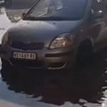 Havarija na vodovodnoj mreži u Novom Sadu "potopila" automobile