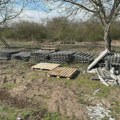 Uhapšen muškarac iz Subotice: Bez dozvole skladištio veliku količinu azbestnih ploča na parcelama