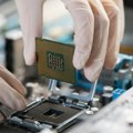 Predsednik Srbije obilazi fabriku Xiaomi u Pekingu