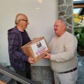 Gradonačelnik Leskovca uručio pakete penzionerima