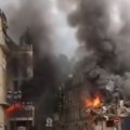 Vatrena stihija guta zgrade u Parizu! Sablasna scena na licu mesta stravične eksplozije (foto/video)