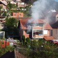 Još jedan požar u Novom Pazaru Plamen guta kuću, crni dim obavio grad (video)