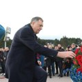 “Srbi i Rusi bratski narod, Zapad pokušava da okrivi Srbe za mnoge zločine”: Dodik na Piskarjovskom groblju u Sankt…