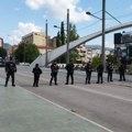 KFOR pojačao prisustvo na mostu na Ibru, Kosovska policija sa dugim cevima ispred srpskih institucija u Mitrovici