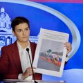 Brnabić: Pri ulasku u blokirani SKC posetioci morali da obrišu noge zastavom Srbije