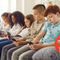"Ne možemo više da čekamo" Makron najavljuje zabranu društvenih mreža za decu mlađu od 15 godina