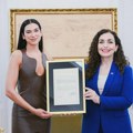 Dua Lipa dobila kosovsko državljanstvo, uručila joj Vjosa Osmani