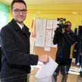 Izrešetan automobil evropskog poslanika Navodno je pucano iz vatrenog oružja (foto)