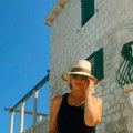Napustila sve i otišla na ostrvo: Udovica čuvenog pevača otkrila kako sada izgleda njen život: "Kuće su utihnule, ima manje…
