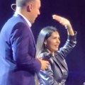 Zajedno, kao pre 22 godine! Bane sa Tanjom zapevao "Jorgovane", cela dvorana ustala na noge