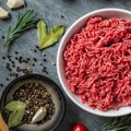 Како брзо препознати да ли је млевено месо заиста свеже – једноставан трик који морате знати