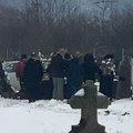 Sahranjen frizer Matija Radulović: Dvadesetak ljudi ga ispratilo na večni počinak, rodbina i prijatelji neutešni (Foto, video)…