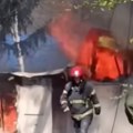 (Video) Ogroman požar na Bežaniji: Gore silne barake, vatrogasci na terenu